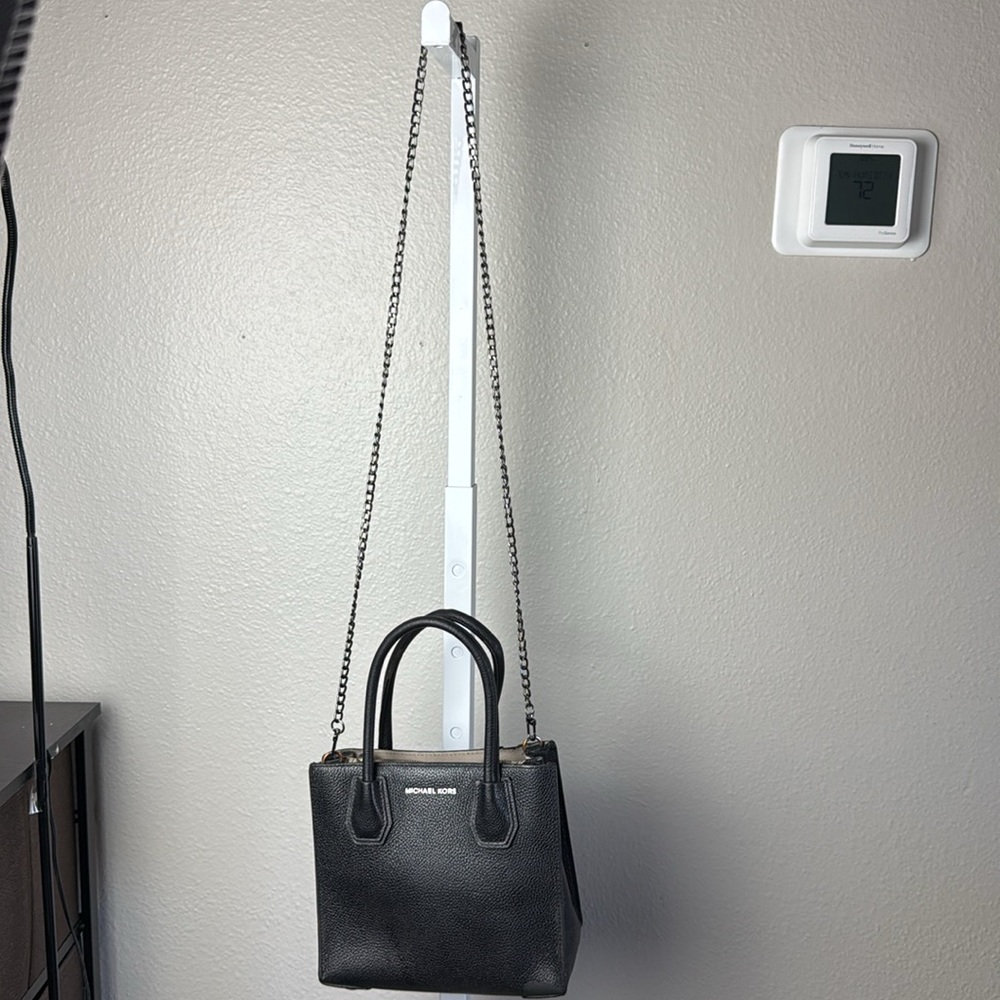 MICHAEL MICHAEL KORS
Extra-Small Leather Crossbody Bag - Picture 12 of 12